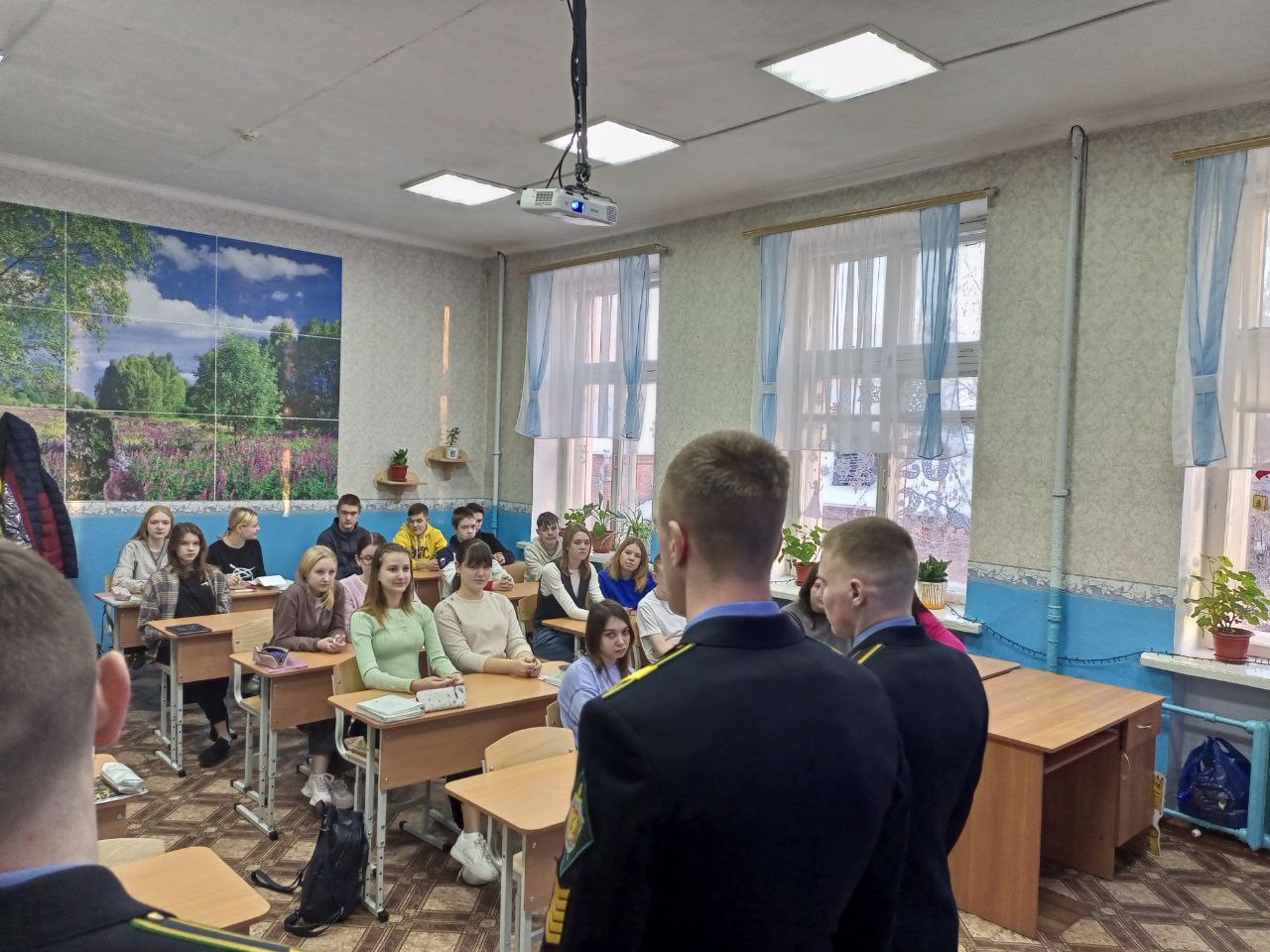 14 декабря прошла встреча у 10-11 кл. с представителями Курганского пограничного института Федеральной службы безопасности Российской Федерации.