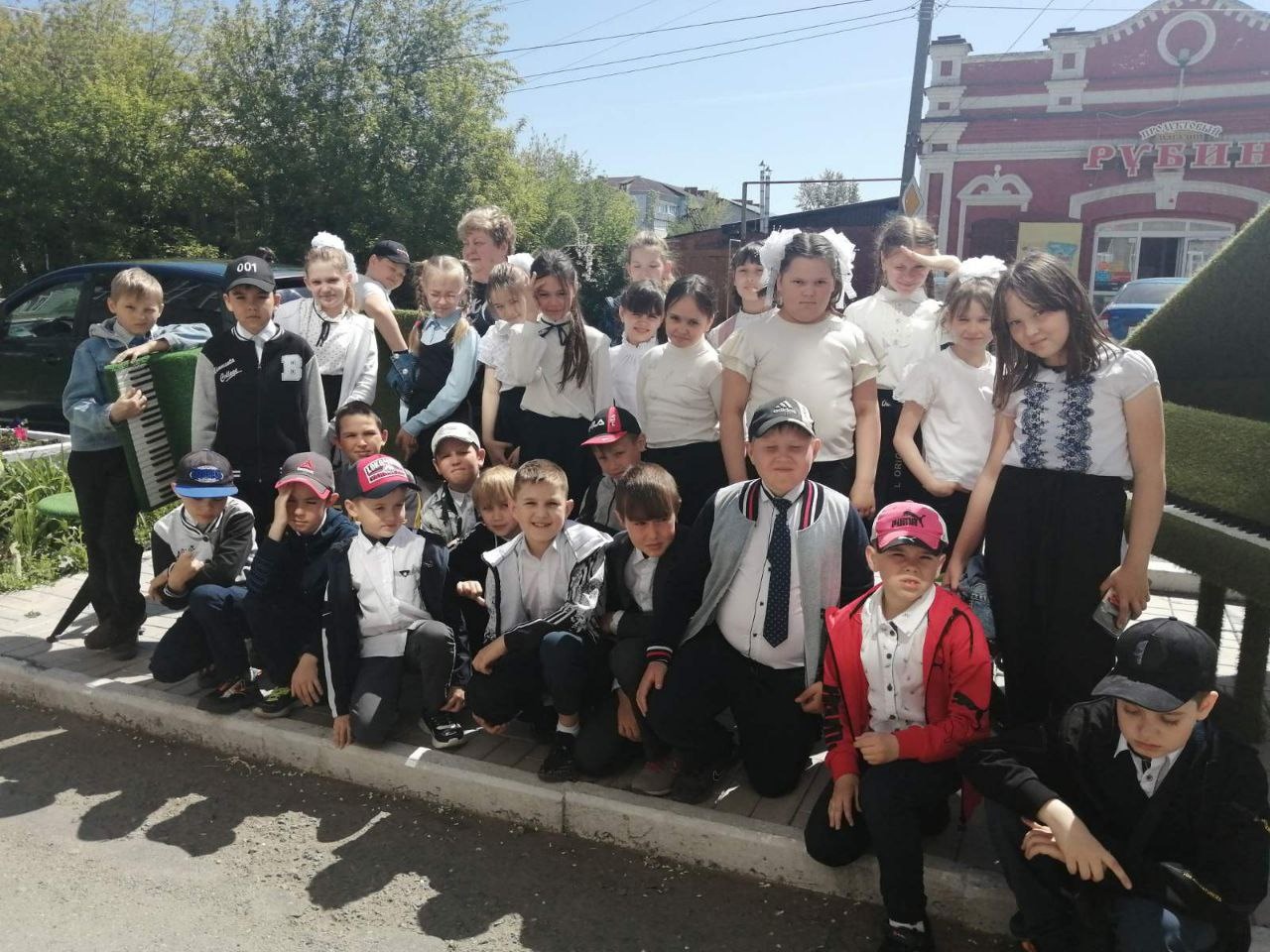 Учащиеся 3в класса посетили детскую музыкальную школу..