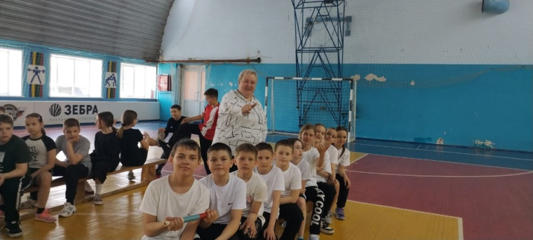 «Сила, ловкость, знания: как наши школьники завоевали серебро в многоборье».