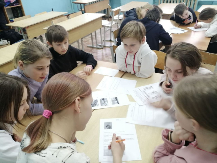 В 5Д классе прошёл классный час &quot;Блокада Ленинграда&quot;.