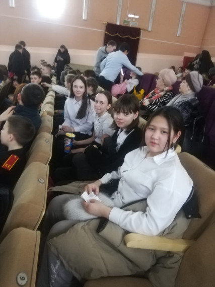 Ученики посетили кинотеатр и посмотрели фильм "Праведник".