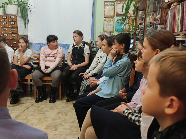 Учащиеся 4В класса посетили библиотеку им. К. Некрасовой..